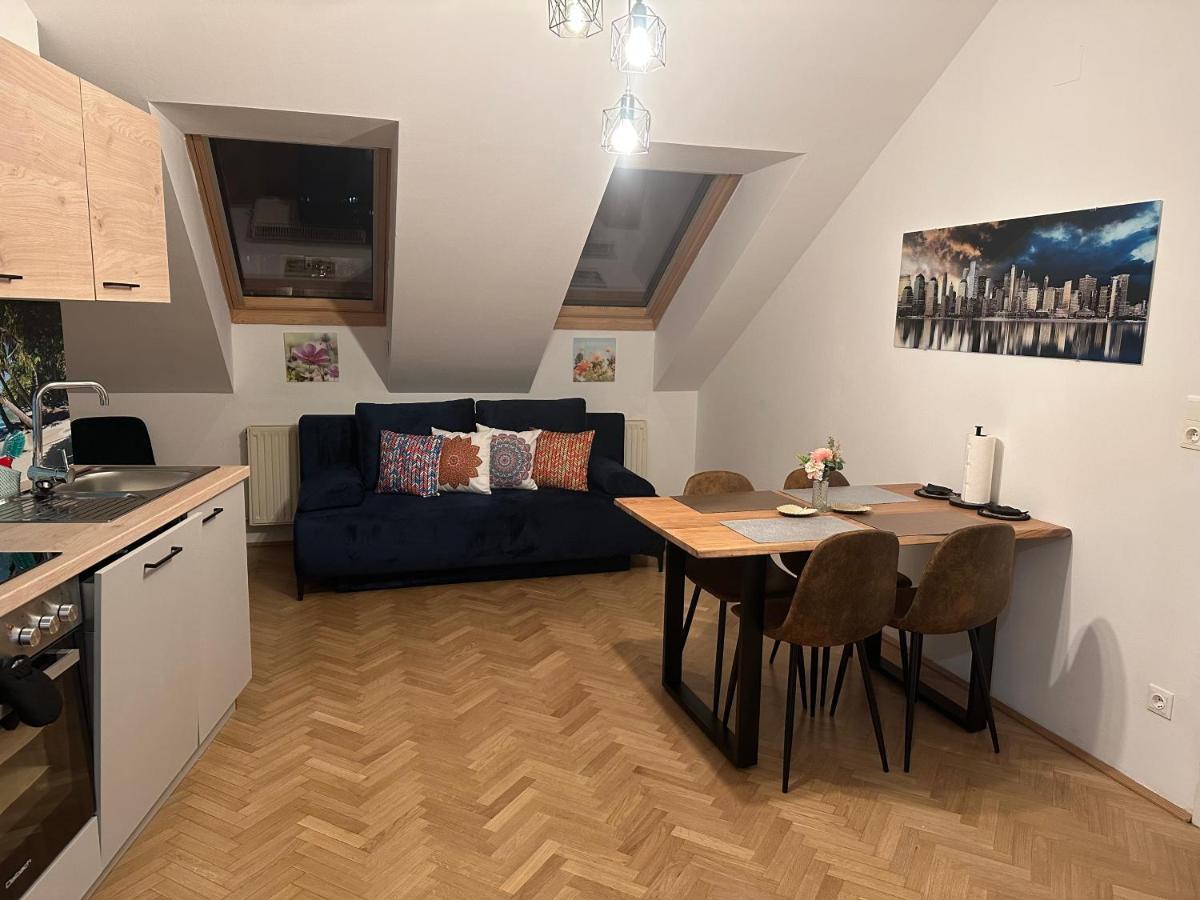 Klimatisiertes Dachgeschoss City Apartment In Zentrum Wiens ภายนอก รูปภาพ