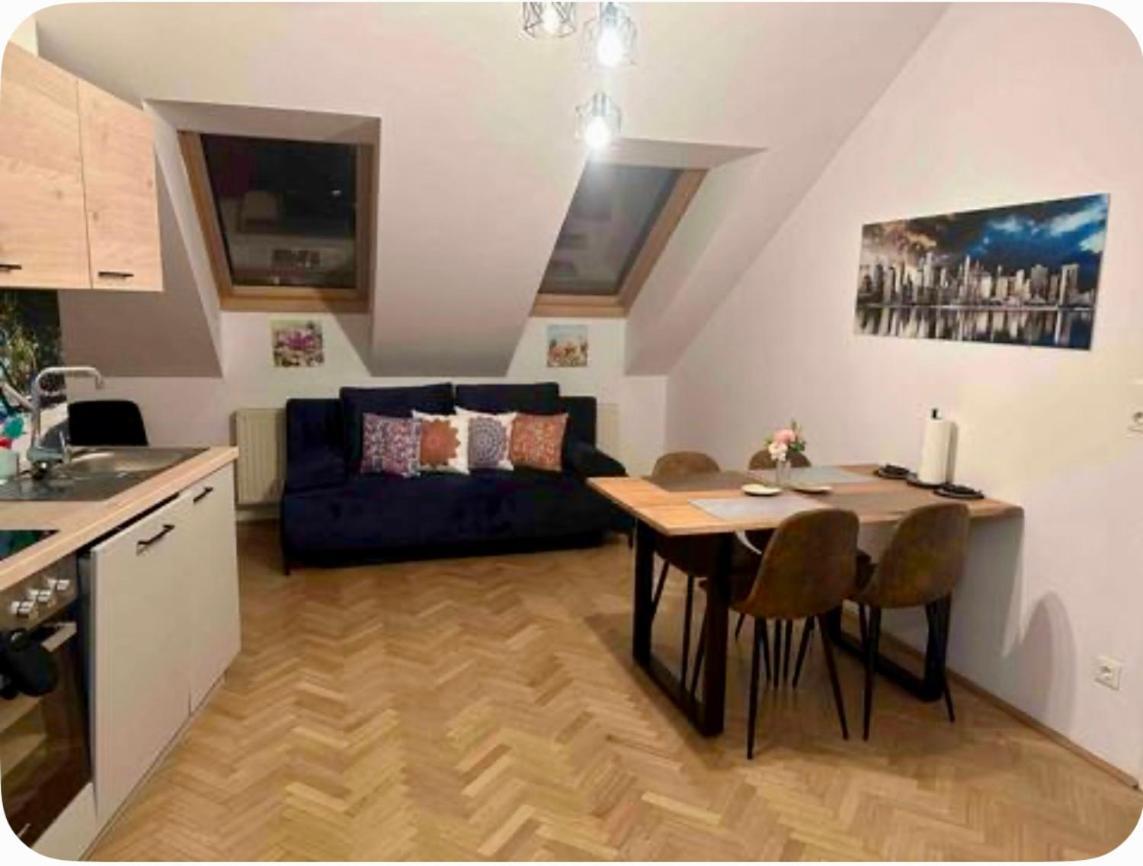 Klimatisiertes Dachgeschoss City Apartment In Zentrum Wiens ภายนอก รูปภาพ