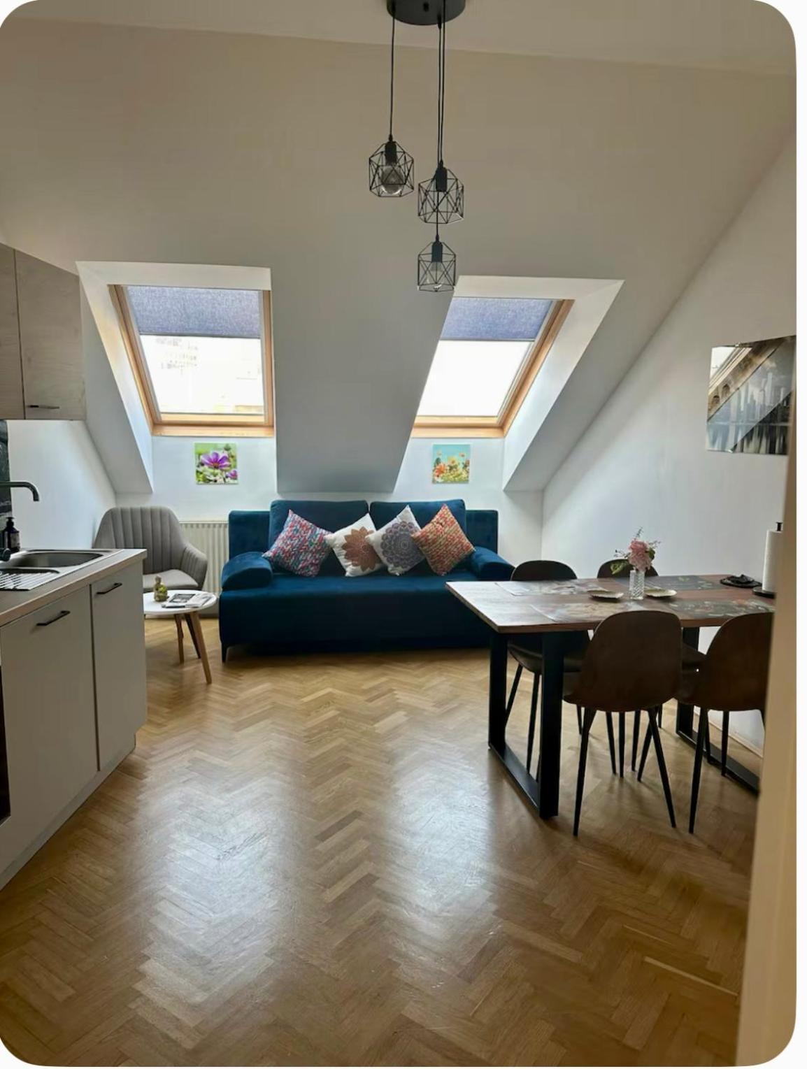 Klimatisiertes Dachgeschoss City Apartment In Zentrum Wiens ภายนอก รูปภาพ